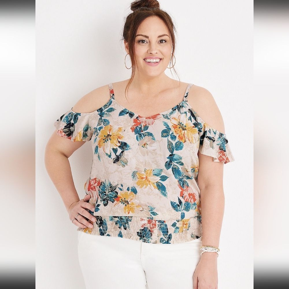 Plus Size Floral Cold Shoulder Top‎